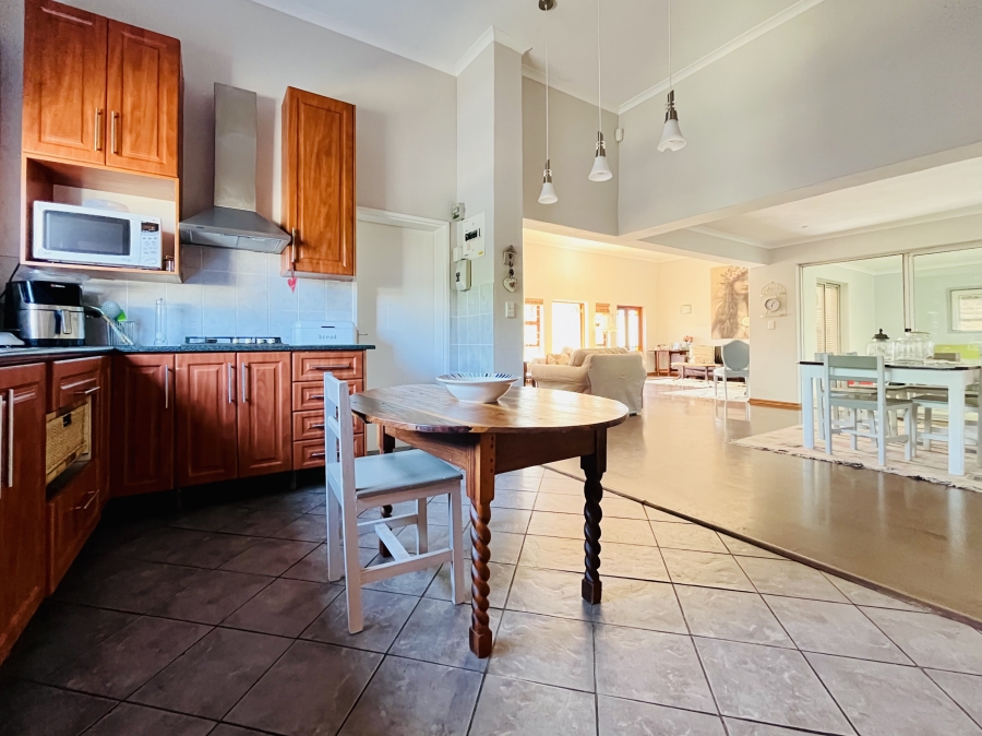 3 Bedroom Property for Sale in Sandbaai Western Cape